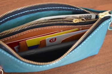 スマホも入るポーチウォレット画像5
