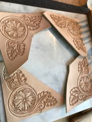 フラワーカービング壁掛時計製作風景2