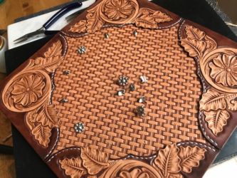 フラワーカービング壁掛時計製作風景4